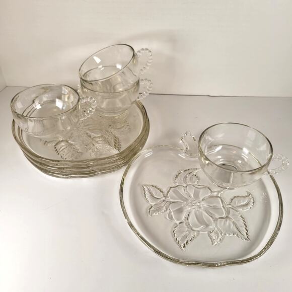 Hazel Atlas Apple Snack Set 4 Plates 4 Cups Orchard Embossed Clear Glass - Picture 5 of 13